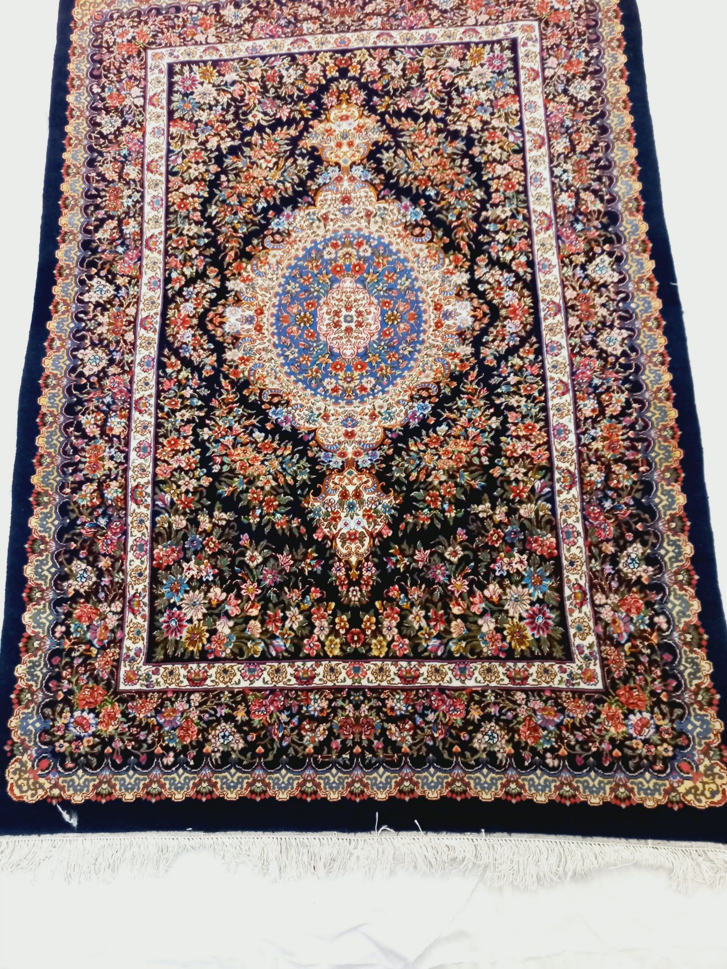 فرش دستباف کرک و ابریشم